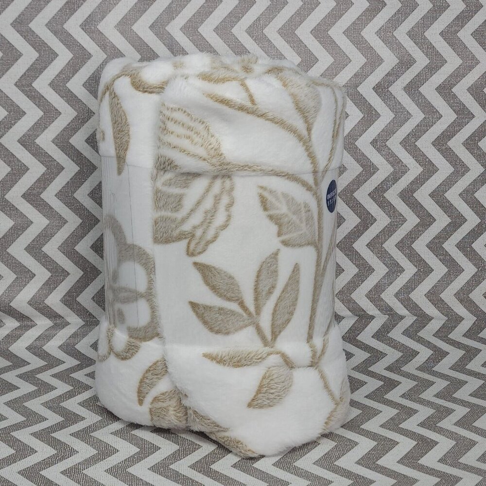 The Big One Oversized Plush Throw Blanket Frosted Tan Leaves 60" x 72" - Picture 2 of 7